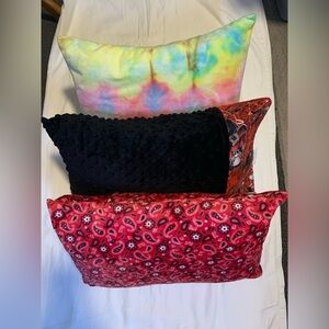 Colorful Decorative Pillow Set 3
It’s New pillow and pillows cover.
Soft texture
